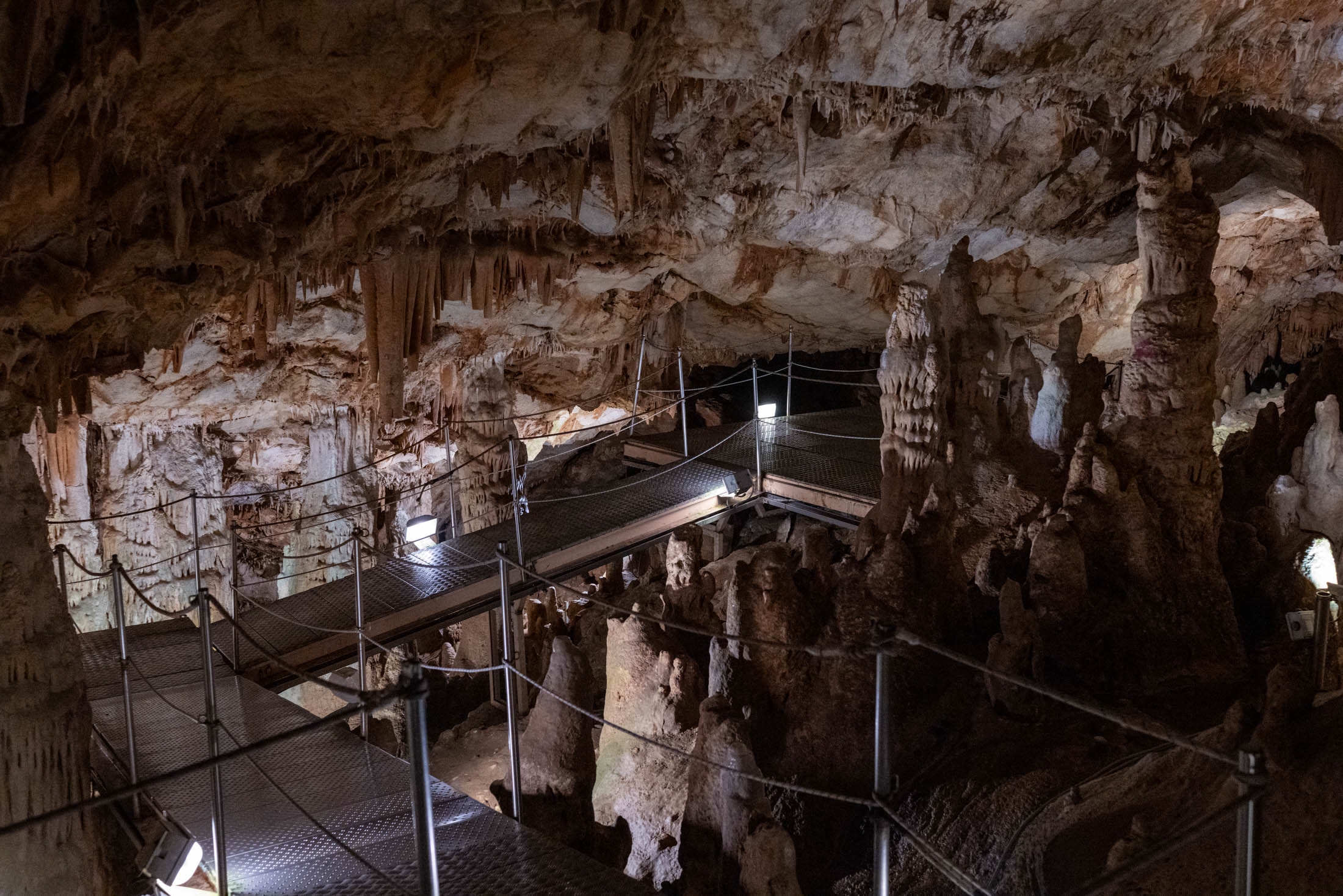 Sfendoni Cave