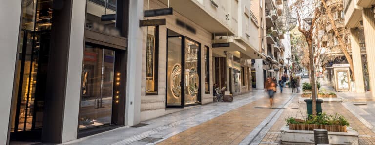 Via a fare shopping ad Atene!